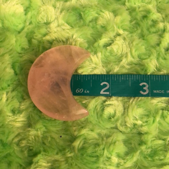 Rose quartz moon palm stone - Picture 8 of 8